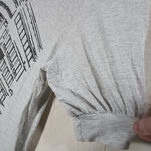 Parisian girl shopping with gems decorating the building. Size large. - Picture 8 of 8